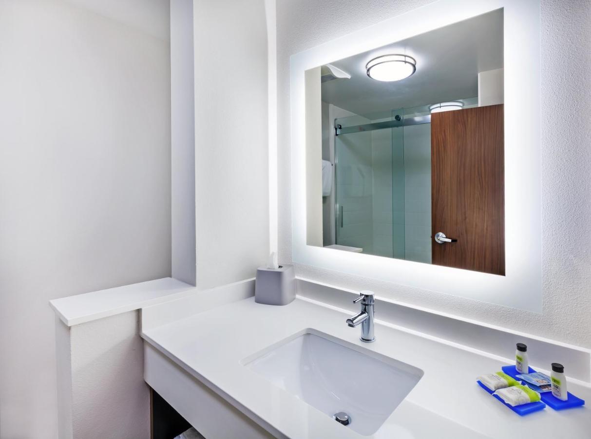 Holiday Inn Express & Suites Tulsa South - Woodland Hills By Ihg Bagian luar foto