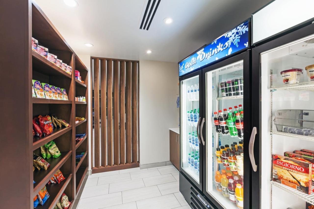 Holiday Inn Express & Suites Tulsa South - Woodland Hills By Ihg Bagian luar foto