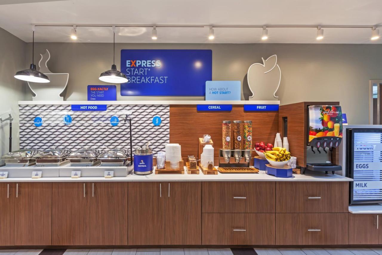 Holiday Inn Express & Suites Tulsa South - Woodland Hills By Ihg Bagian luar foto