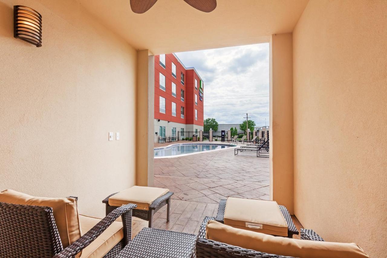 Holiday Inn Express & Suites Tulsa South - Woodland Hills By Ihg Bagian luar foto