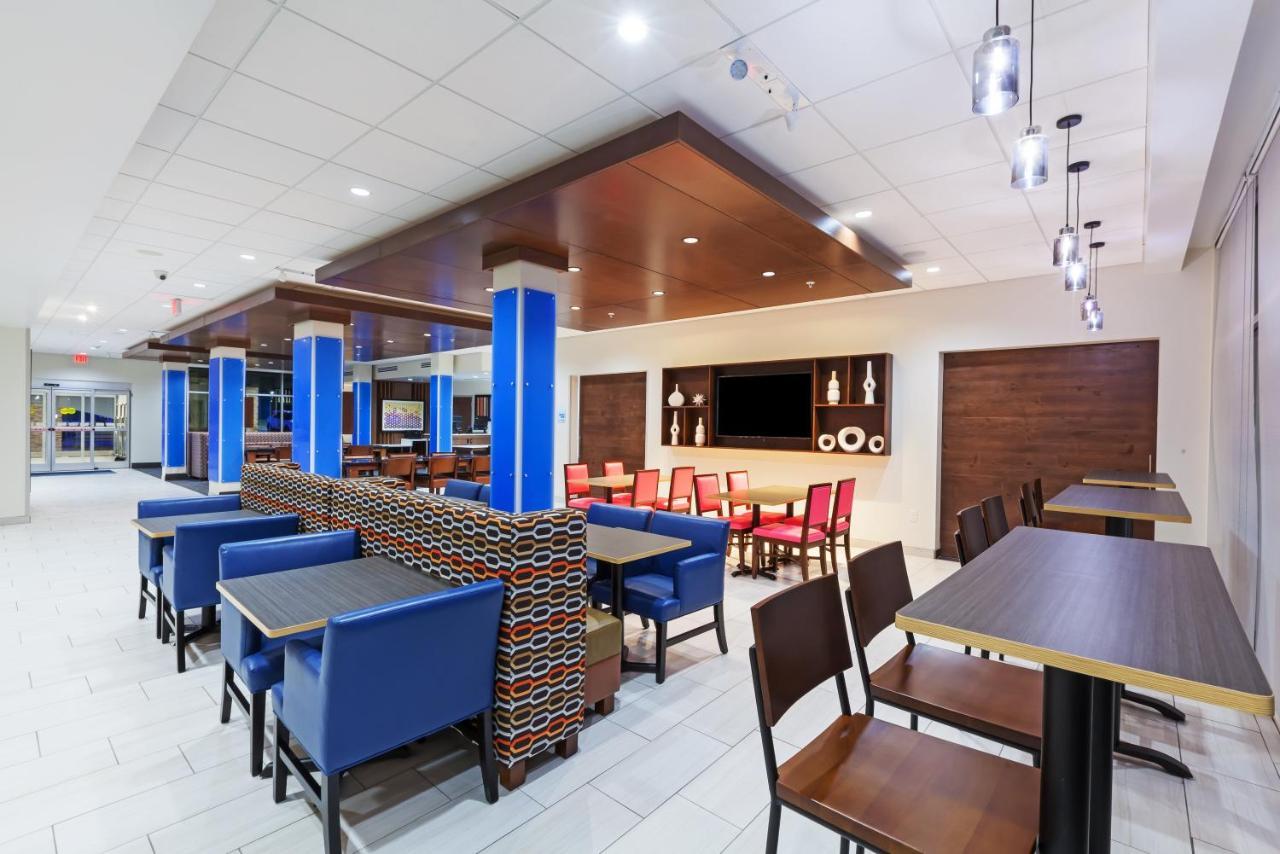 Holiday Inn Express & Suites Tulsa South - Woodland Hills By Ihg Bagian luar foto
