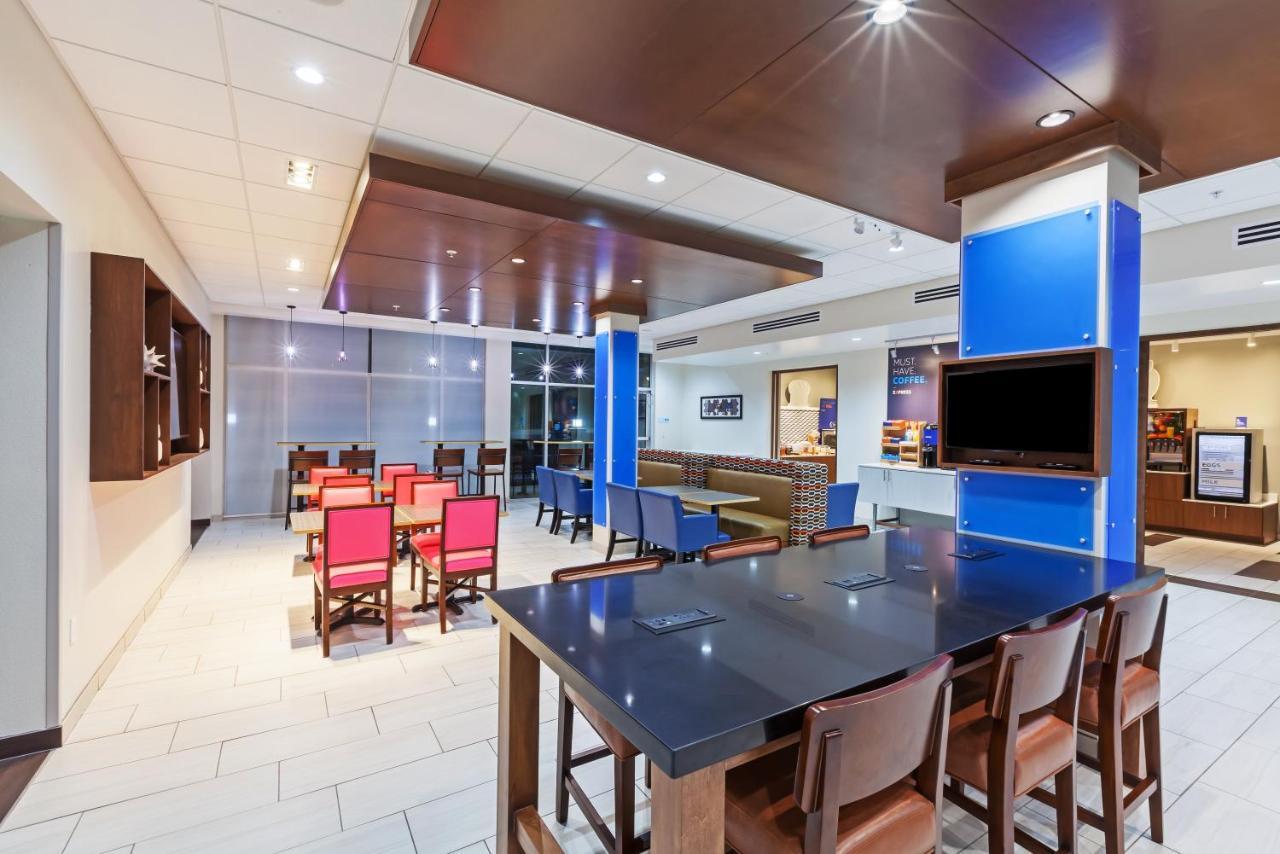 Holiday Inn Express & Suites Tulsa South - Woodland Hills By Ihg Bagian luar foto