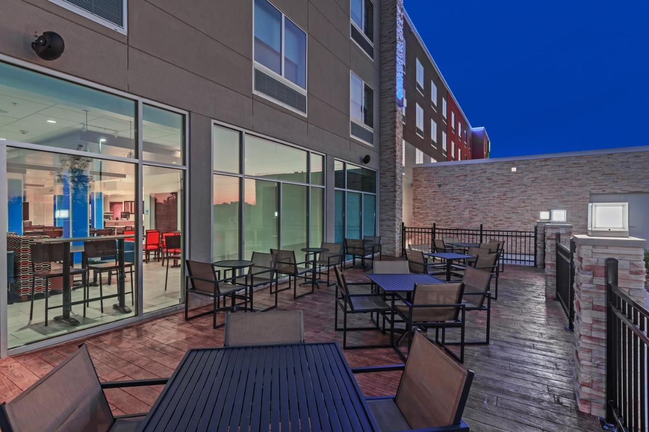Holiday Inn Express & Suites Tulsa South - Woodland Hills By Ihg Bagian luar foto