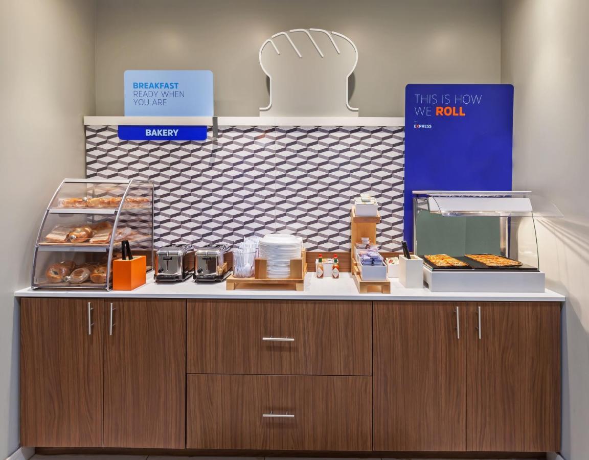 Holiday Inn Express & Suites Tulsa South - Woodland Hills By Ihg Bagian luar foto